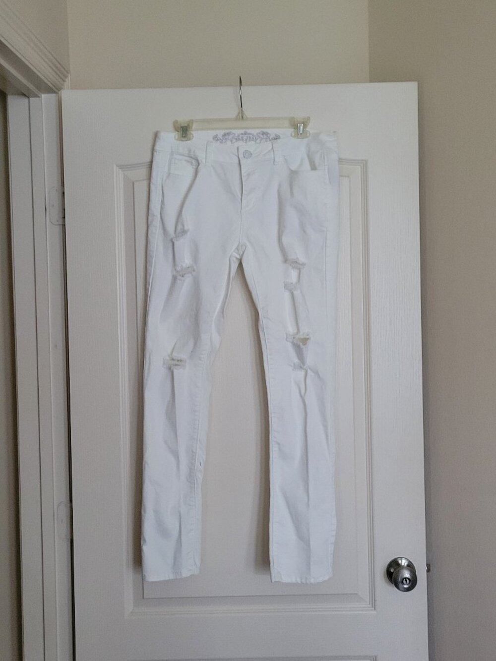 Jeans - Picture 1 of 3